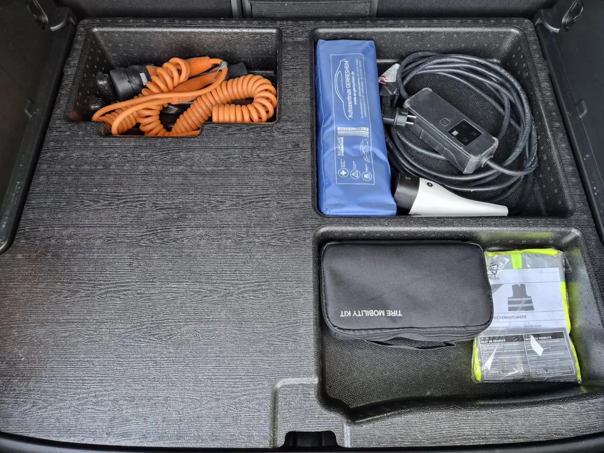 1.6 T-GDI PHEV Comfort Smart Sky 4WD / Dealeronderhouden / Fabrieksgarantie tot 06-2027 / Glazen schuif- en kanteldak / Stuur- & Stoelverwarming / Trekgewicht 1350 kg / Adaptief cruise contr