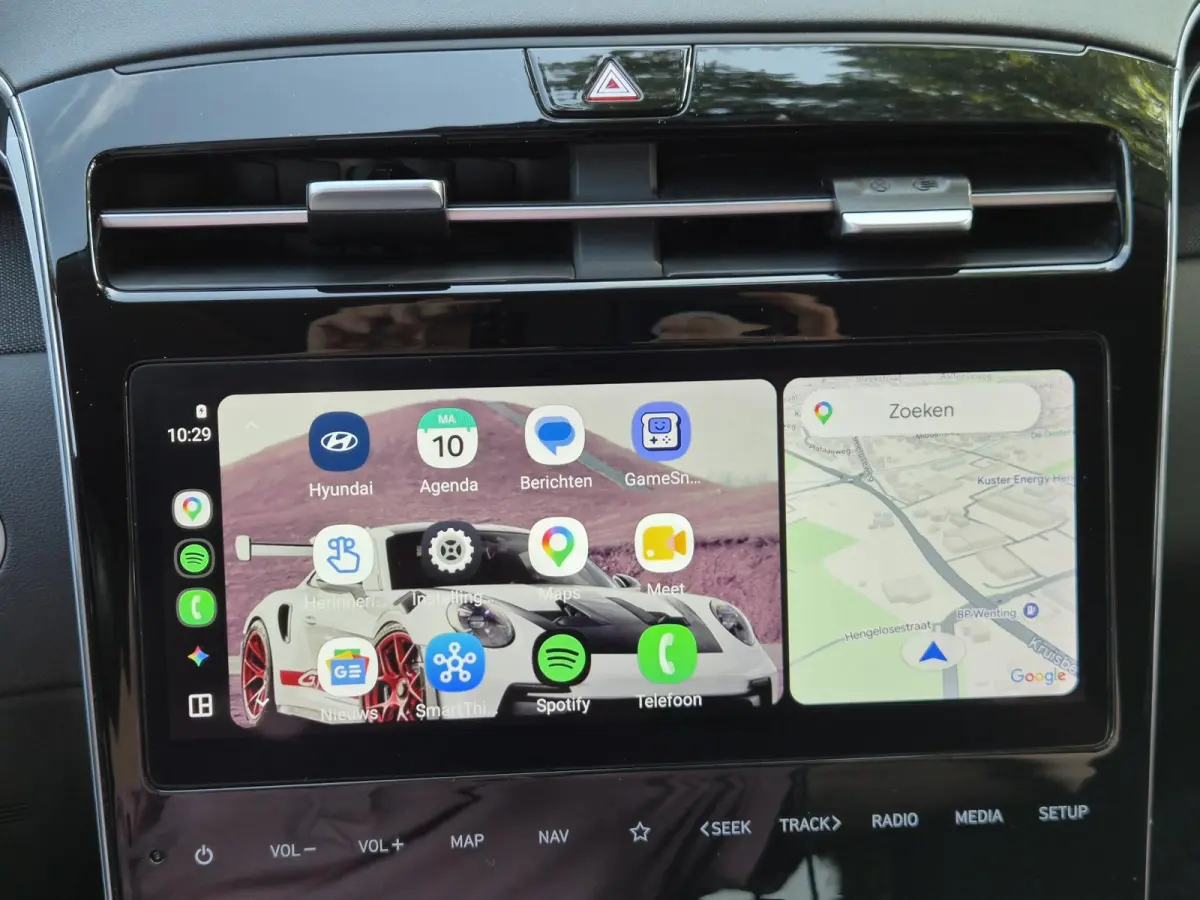 1.6 T-GDI PHEV Comfort Smart Sky 4WD / Dealeronderhouden / Fabrieksgarantie tot 06-2027 / Glazen schuif- en kanteldak / Stuur- & Stoelverwarming / Trekgewicht 1350 kg / Adaptief cruise contr