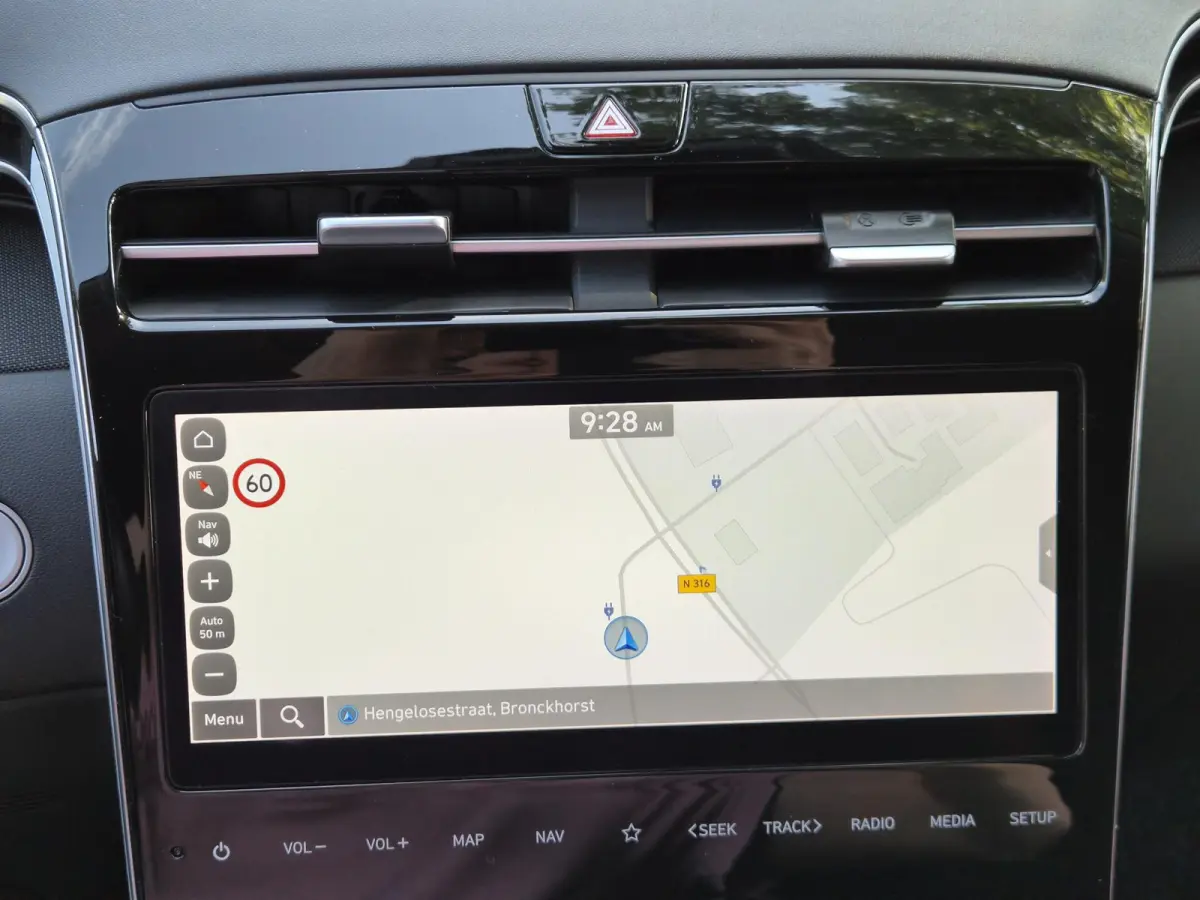 1.6 T-GDI PHEV Comfort Smart Sky 4WD / Dealeronderhouden / Fabrieksgarantie tot 06-2027 / Glazen schuif- en kanteldak / Stuur- & Stoelverwarming / Trekgewicht 1350 kg / Adaptief cruise contr