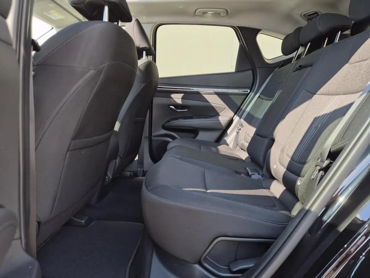 1.6 T-GDI PHEV Comfort Smart Sky 4WD / Dealeronderhouden / Fabrieksgarantie tot 06-2027 / Glazen schuif- en kanteldak / Stuur- & Stoelverwarming / Trekgewicht 1350 kg / Adaptief cruise contr