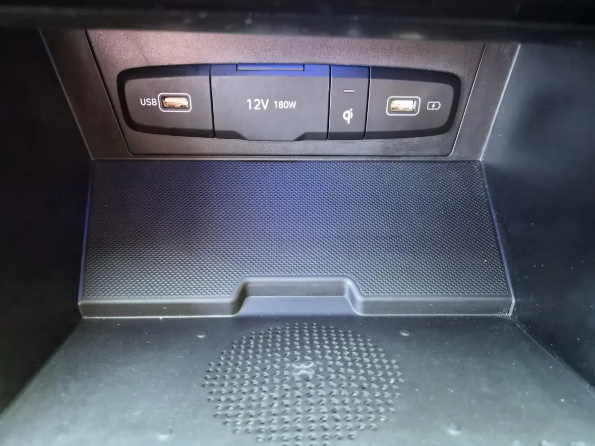 1.6 T-GDI PHEV Comfort Smart Sky 4WD / Dealeronderhouden / Fabrieksgarantie tot 06-2027 / Glazen schuif- en kanteldak / Stuur- & Stoelverwarming / Trekgewicht 1350 kg / Adaptief cruise contr