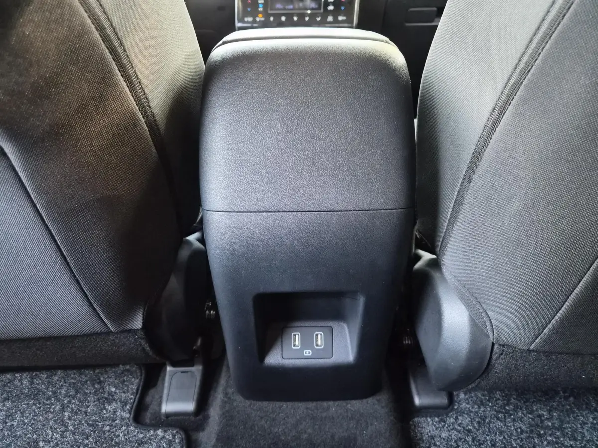1.6 T-GDI PHEV Comfort Smart Sky 4WD / Dealeronderhouden / Fabrieksgarantie tot 06-2027 / Glazen schuif- en kanteldak / Stuur- & Stoelverwarming / Trekgewicht 1350 kg / Adaptief cruise contr