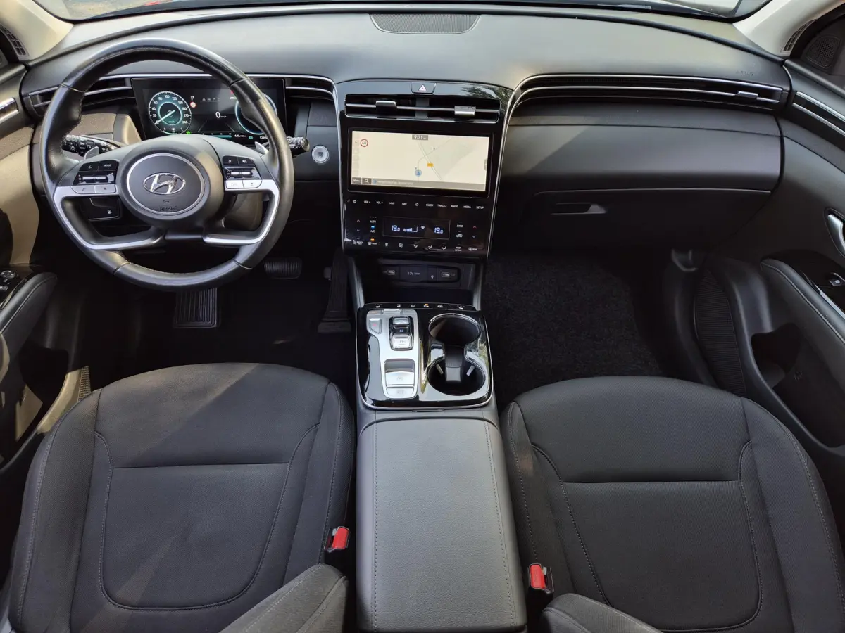 1.6 T-GDI PHEV Comfort Smart Sky 4WD / Dealeronderhouden / Fabrieksgarantie tot 06-2027 / Glazen schuif- en kanteldak / Stuur- & Stoelverwarming / Trekgewicht 1350 kg / Adaptief cruise contr