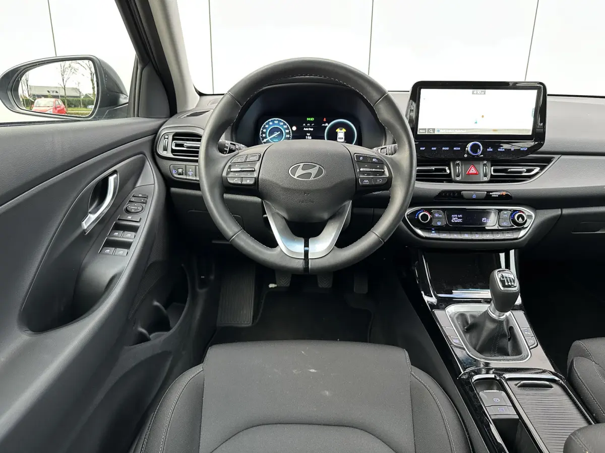 1.0 T-GDi MHEV Comfort / Demo Deal / Navigatie / Climate & Cruise Control / 8 Inch Multimediascherm / Sailing Blue /