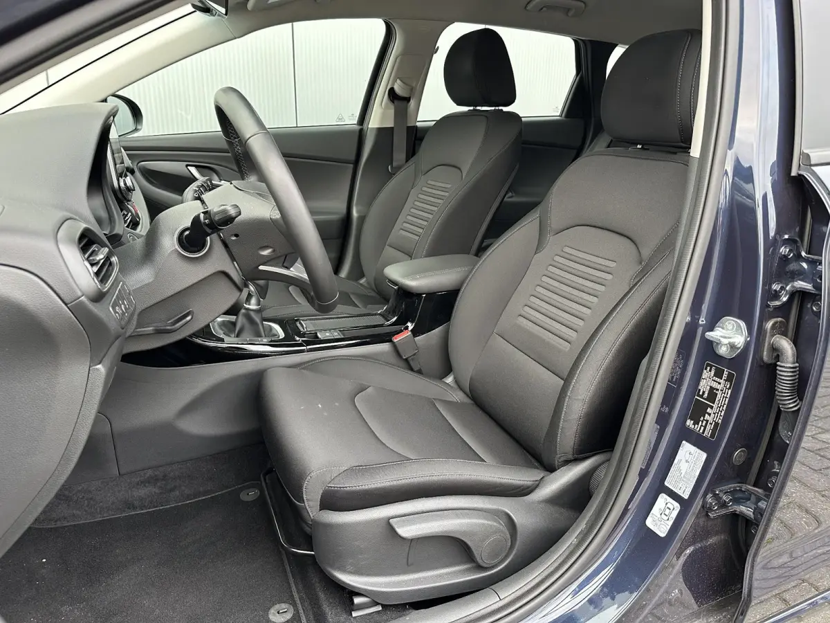 1.0 T-GDi MHEV Comfort / Demo Deal / Navigatie / Climate & Cruise Control / 8 Inch Multimediascherm / Sailing Blue /