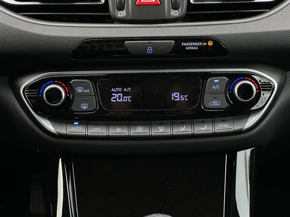 1.0 T-GDi MHEV Comfort / Demo Deal / Navigatie / Climate & Cruise Control / 8 Inch Multimediascherm / Sailing Blue /