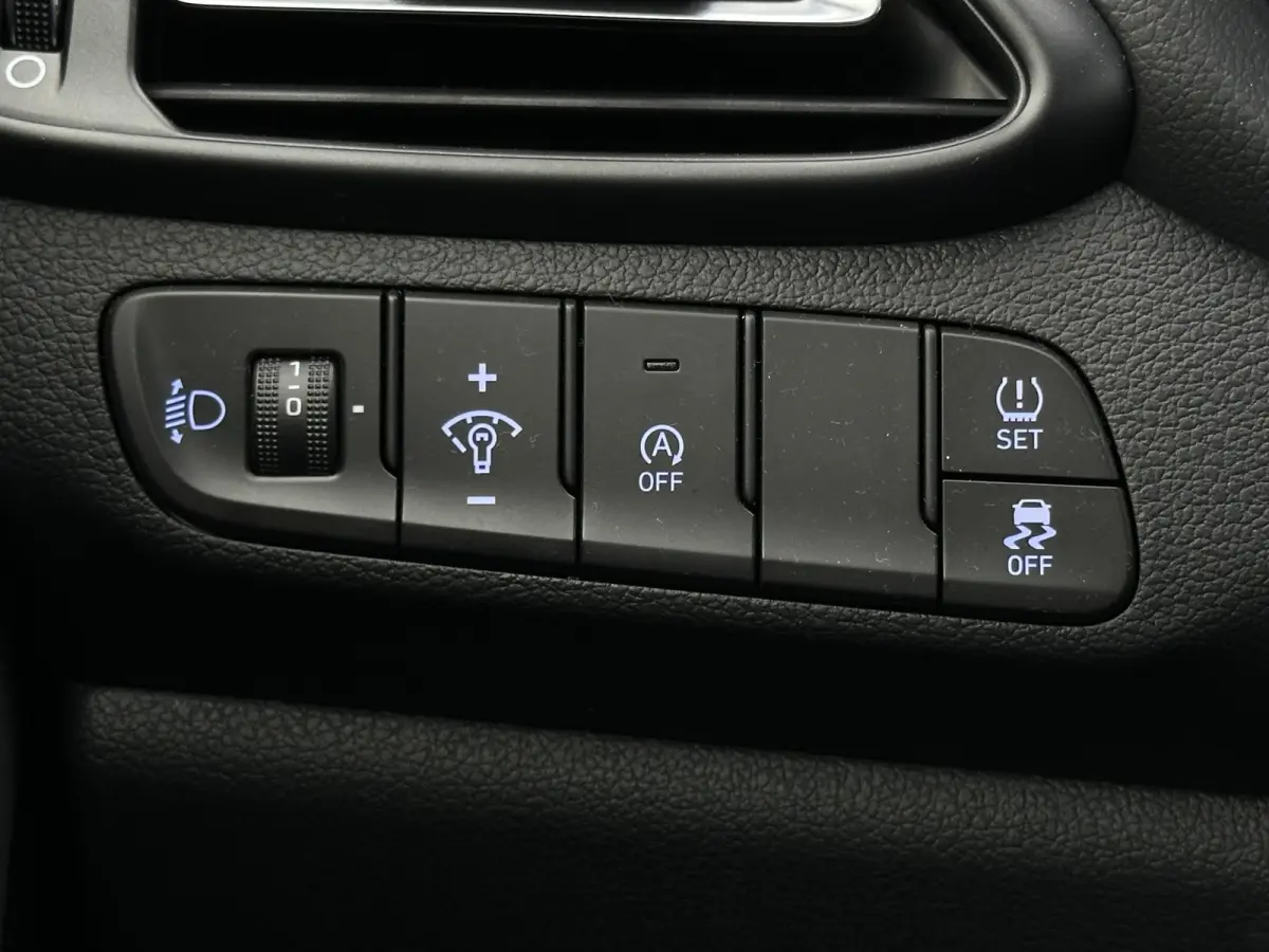 1.0 T-GDi MHEV Comfort / Demo Deal / Navigatie / Climate & Cruise Control / 8 Inch Multimediascherm / Sailing Blue /