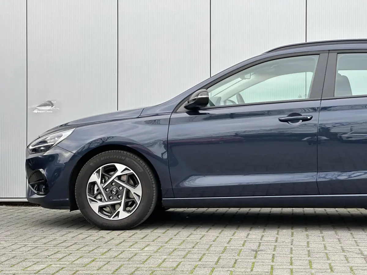 1.0 T-GDi MHEV Comfort / Demo Deal / Navigatie / Climate & Cruise Control / 8 Inch Multimediascherm / Sailing Blue /