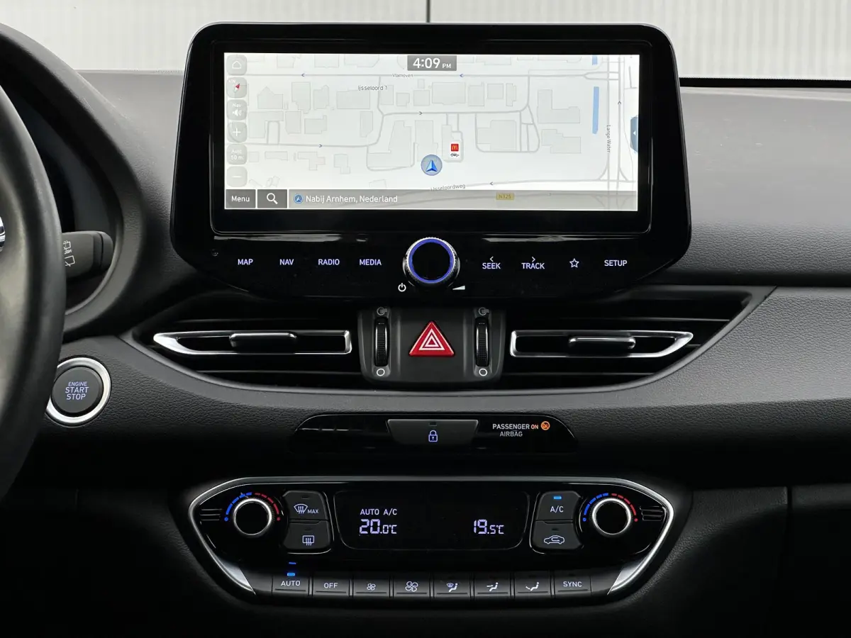 1.0 T-GDi MHEV Comfort / Demo Deal / Navigatie / Climate & Cruise Control / 8 Inch Multimediascherm / Sailing Blue /