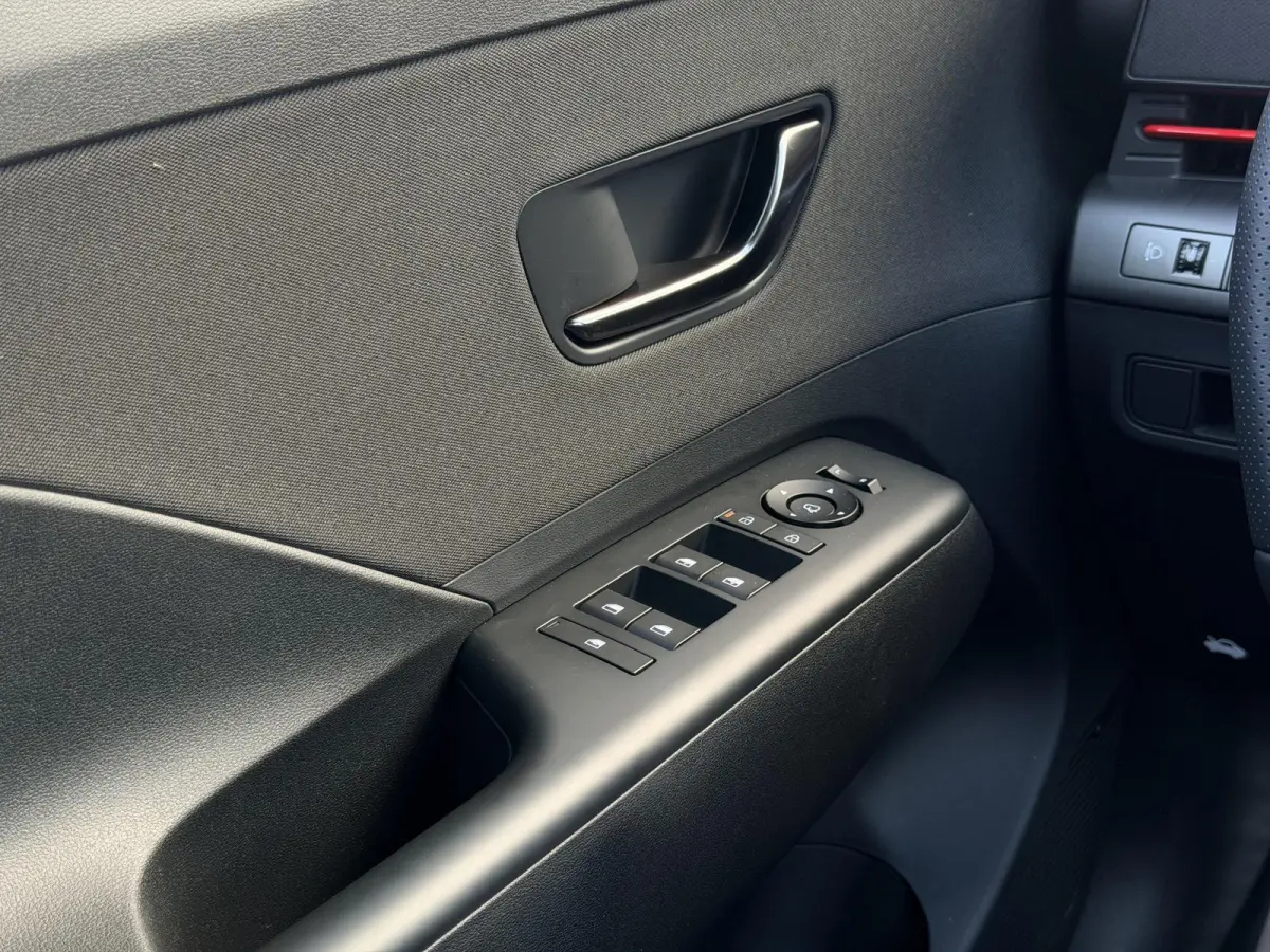 N Line Business 64.8 kWh / Warmtepomp / BOSE Audio / V2L Interieur / Achteruitrijcamera / Parkeersensoren Voor + Achter / Stoel- & Stuurverwarming / Dodehoekdetectie /