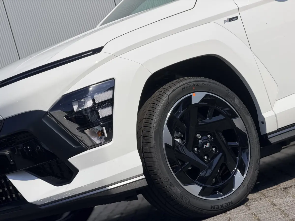 N Line Business 64.8 kWh / Warmtepomp / BOSE Audio / V2L Interieur / Achteruitrijcamera / Parkeersensoren Voor + Achter / Stoel- & Stuurverwarming / Dodehoekdetectie /