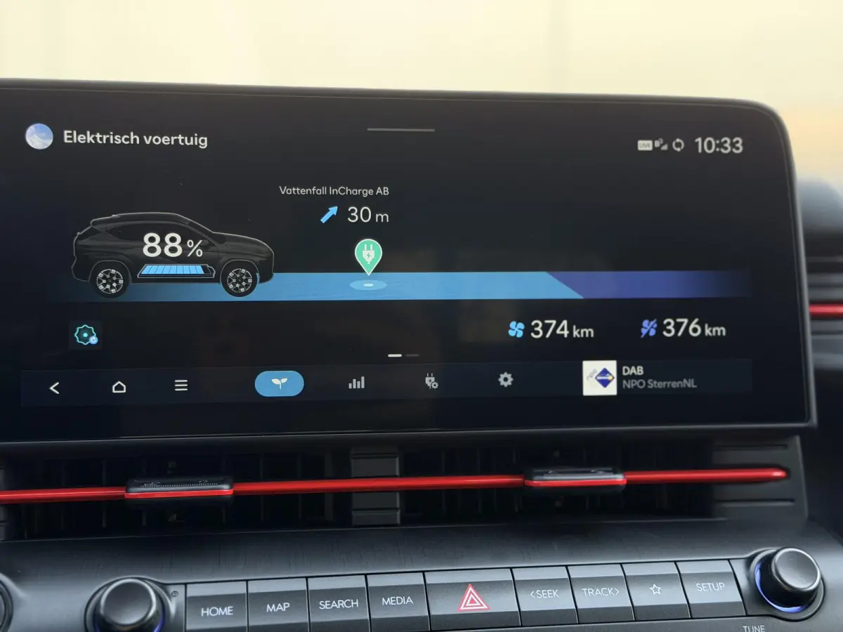 N Line Business 64.8 kWh / Warmtepomp / BOSE Audio / V2L Interieur / Achteruitrijcamera / Parkeersensoren Voor + Achter / Stoel- & Stuurverwarming / Dodehoekdetectie /