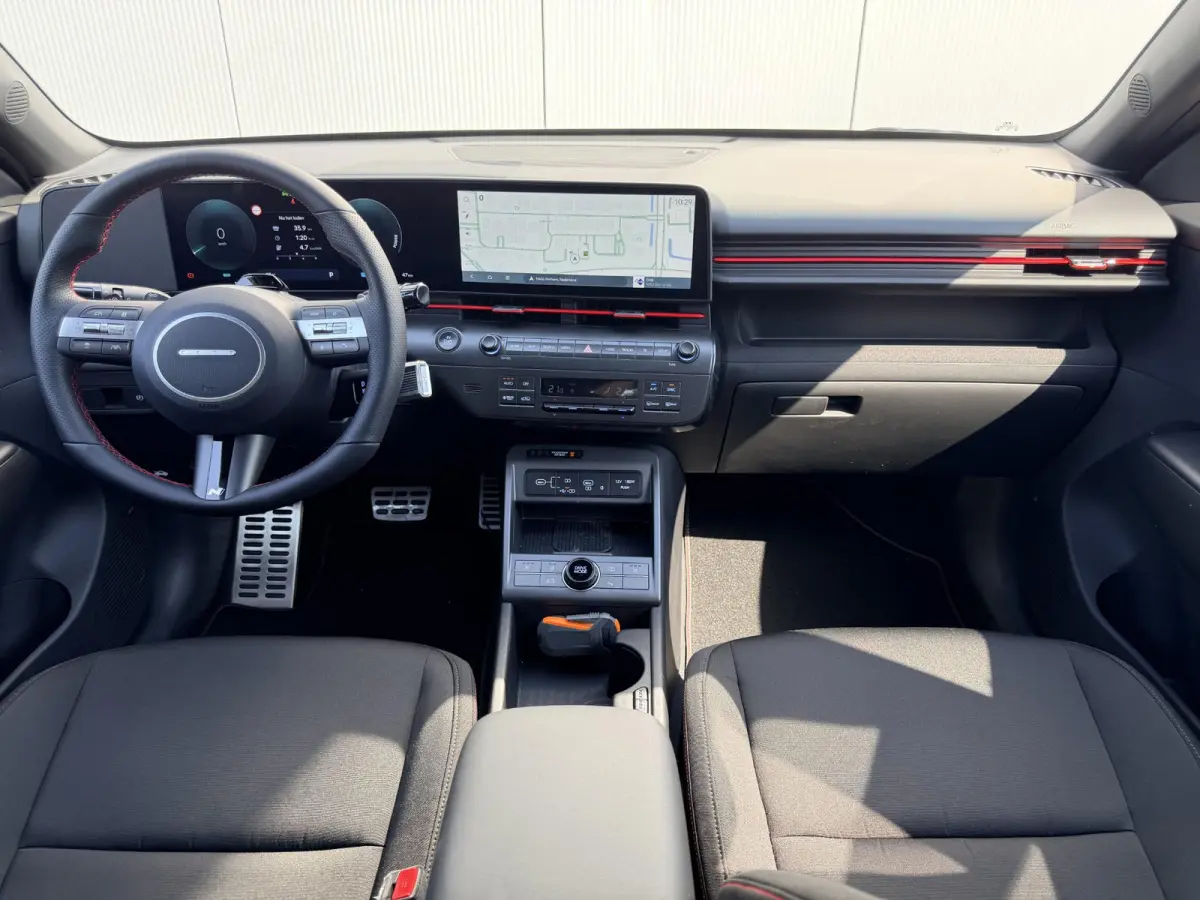 N Line Business 64.8 kWh / Warmtepomp / BOSE Audio / V2L Interieur / Achteruitrijcamera / Parkeersensoren Voor + Achter / Stoel- & Stuurverwarming / Dodehoekdetectie /
