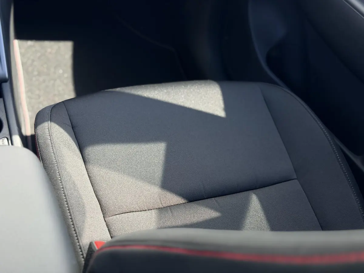N Line Business 64.8 kWh / Warmtepomp / BOSE Audio / V2L Interieur / Achteruitrijcamera / Parkeersensoren Voor + Achter / Stoel- & Stuurverwarming / Dodehoekdetectie /