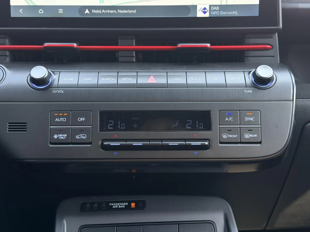 N Line Business 64.8 kWh / Warmtepomp / BOSE Audio / V2L Interieur / Achteruitrijcamera / Parkeersensoren Voor + Achter / Stoel- & Stuurverwarming / Dodehoekdetectie /
