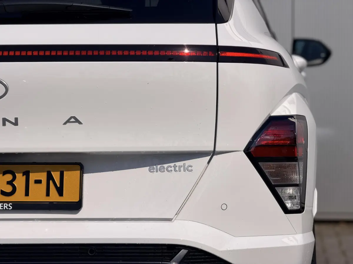N Line Business 64.8 kWh / Warmtepomp / BOSE Audio / V2L Interieur / Achteruitrijcamera / Parkeersensoren Voor + Achter / Stoel- & Stuurverwarming / Dodehoekdetectie /