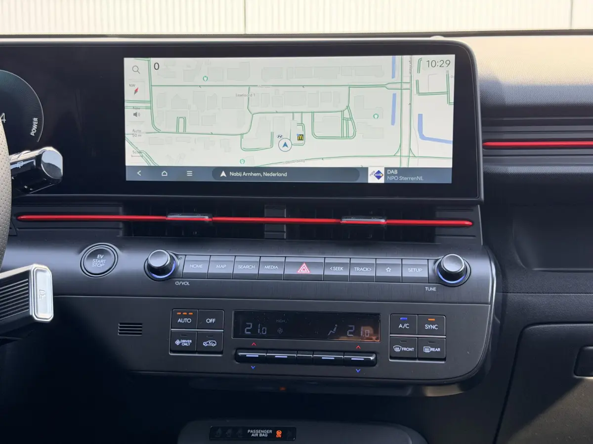 N Line Business 64.8 kWh / Warmtepomp / BOSE Audio / V2L Interieur / Achteruitrijcamera / Parkeersensoren Voor + Achter / Stoel- & Stuurverwarming / Dodehoekdetectie /