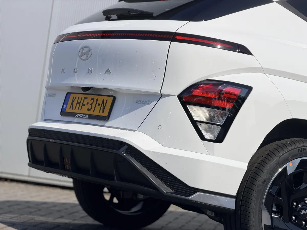 N Line Business 64.8 kWh / Warmtepomp / BOSE Audio / V2L Interieur / Achteruitrijcamera / Parkeersensoren Voor + Achter / Stoel- & Stuurverwarming / Dodehoekdetectie /