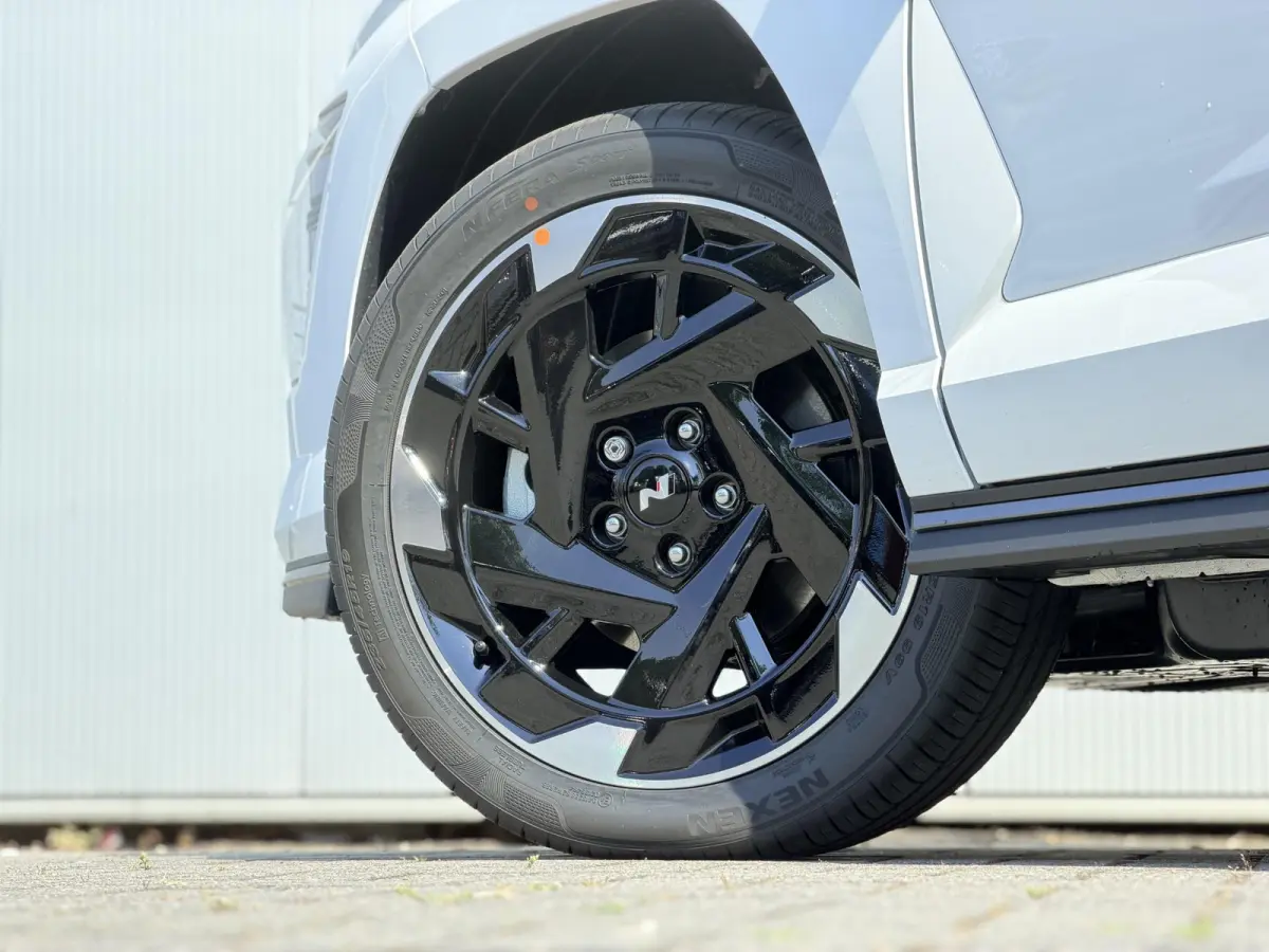 N Line Business 64.8 kWh / Warmtepomp / BOSE Audio / V2L Interieur / Achteruitrijcamera / Parkeersensoren Voor + Achter / Stoel- & Stuurverwarming / Dodehoekdetectie /