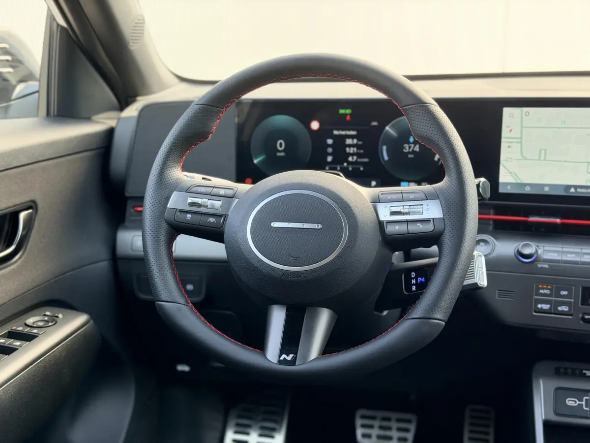 N Line Business 64.8 kWh / Warmtepomp / BOSE Audio / V2L Interieur / Achteruitrijcamera / Parkeersensoren Voor + Achter / Stoel- & Stuurverwarming / Dodehoekdetectie /