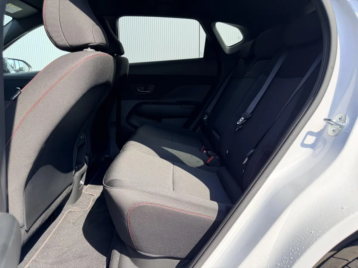 N Line Business 64.8 kWh / Warmtepomp / BOSE Audio / V2L Interieur / Achteruitrijcamera / Parkeersensoren Voor + Achter / Stoel- & Stuurverwarming / Dodehoekdetectie /