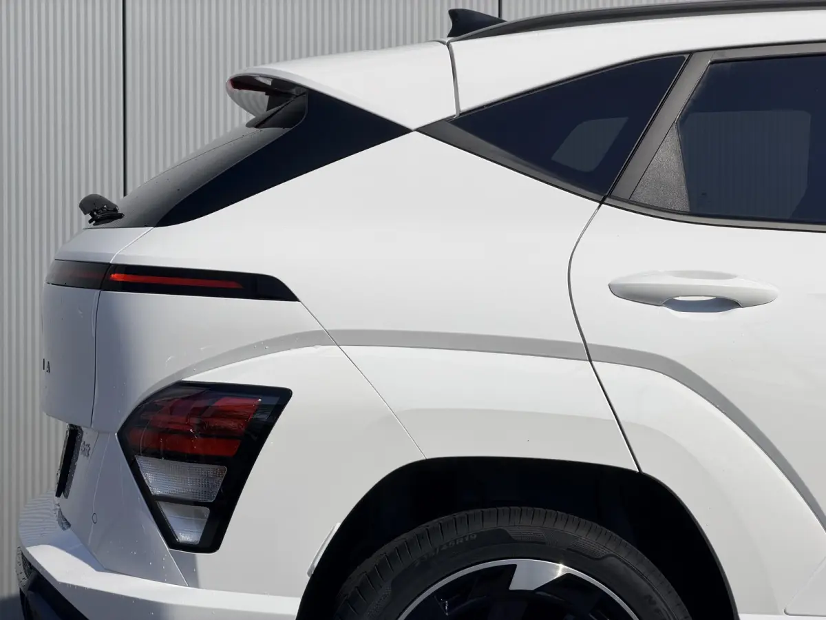 N Line Business 64.8 kWh / Warmtepomp / BOSE Audio / V2L Interieur / Achteruitrijcamera / Parkeersensoren Voor + Achter / Stoel- & Stuurverwarming / Dodehoekdetectie /