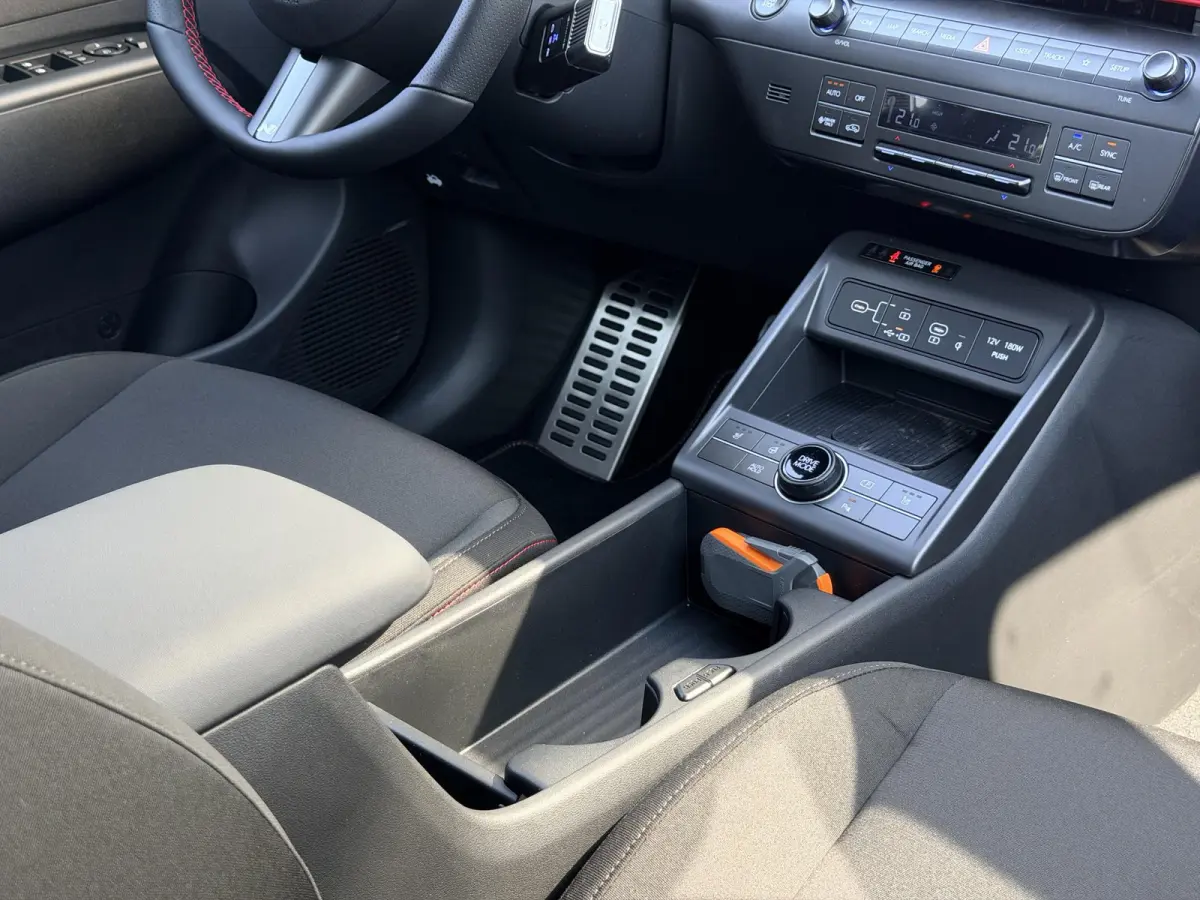 N Line Business 64.8 kWh / Warmtepomp / BOSE Audio / V2L Interieur / Achteruitrijcamera / Parkeersensoren Voor + Achter / Stoel- & Stuurverwarming / Dodehoekdetectie /