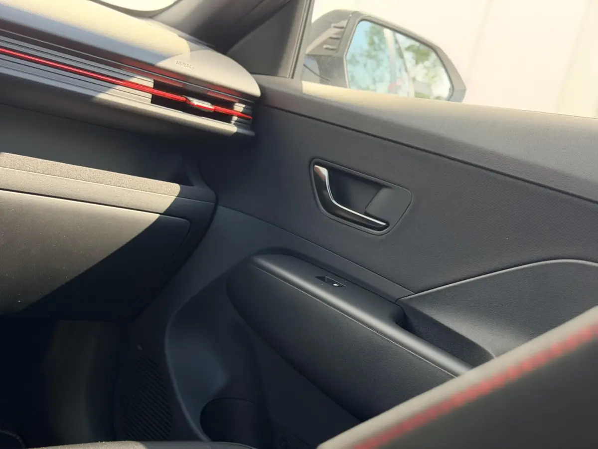 N Line Business 64.8 kWh / Warmtepomp / BOSE Audio / V2L Interieur / Achteruitrijcamera / Parkeersensoren Voor + Achter / Stoel- & Stuurverwarming / Dodehoekdetectie /