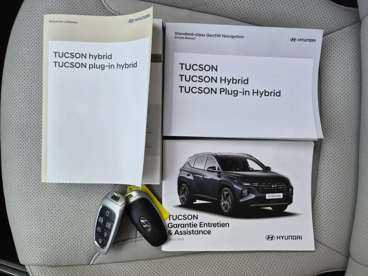 1.6 T-GDI PHEV Premium Sky 4WD / Glazen schuif- en kanteldak / Rondomzicht camera / Trekgewicht 1.350 kg / Elektrische achterklep / Stuur- Stoel & Achterbank verwarming / Adaptief cruise con