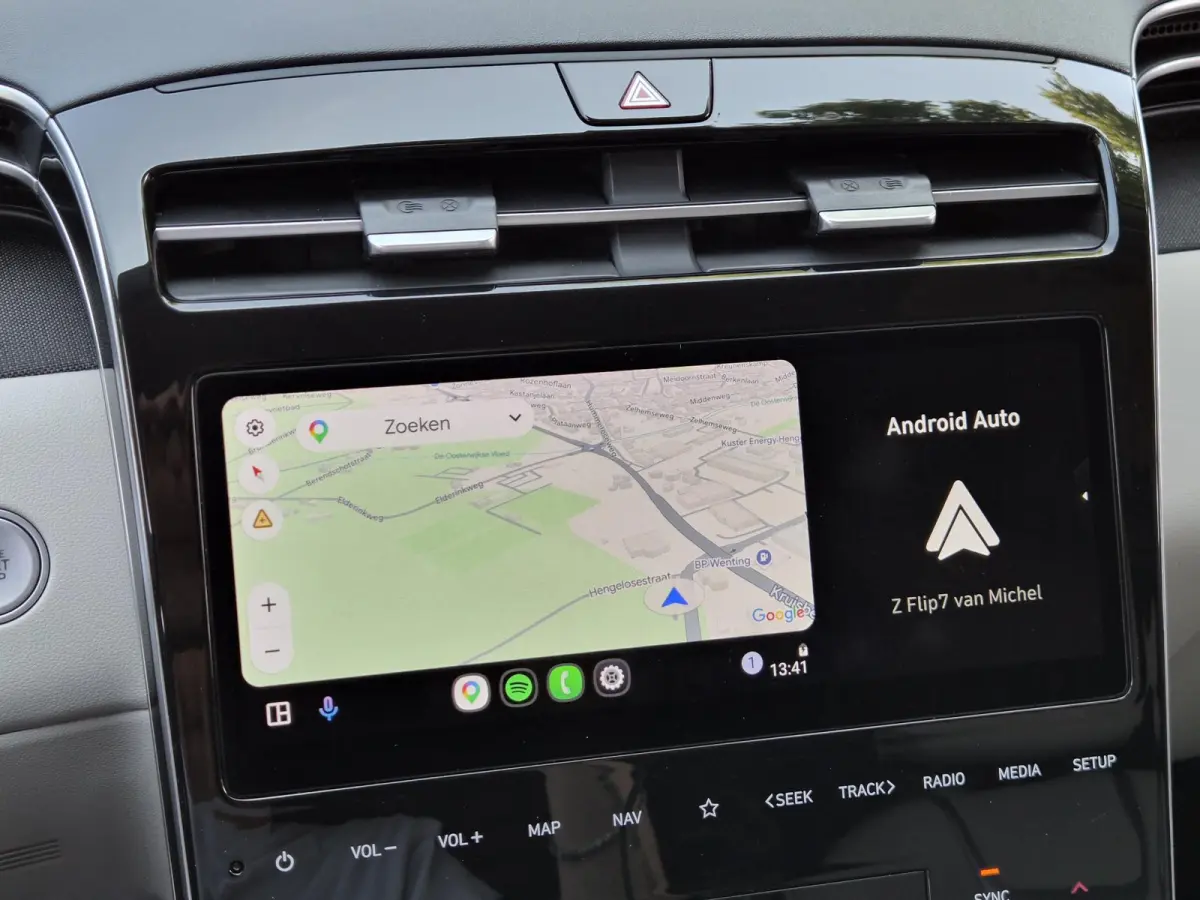 1.6 T-GDI PHEV Premium Sky 4WD / Glazen schuif- en kanteldak / Rondomzicht camera / Trekgewicht 1.350 kg / Elektrische achterklep / Stuur- Stoel & Achterbank verwarming / Adaptief cruise con