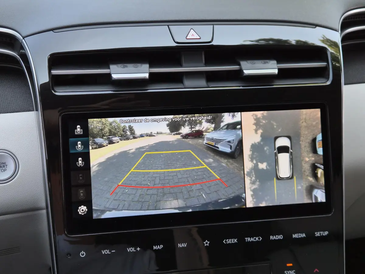 1.6 T-GDI PHEV Premium Sky 4WD / Glazen schuif- en kanteldak / Rondomzicht camera / Trekgewicht 1.350 kg / Elektrische achterklep / Stuur- Stoel & Achterbank verwarming / Adaptief cruise con