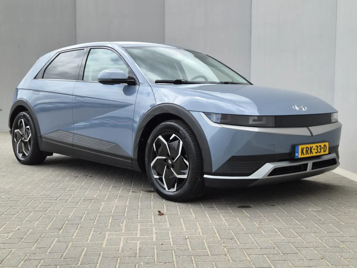 Connect 77.4 kWh / SOH 100% / Fabrieksgarantie tot 03-2028 / Dealer onderhouden / CCS snelladen / Warmtepomp / Trekgewicht 1600 kg / WLTP bereik 507 km bereik stad 507 km / Stuur- Stoel & Ac