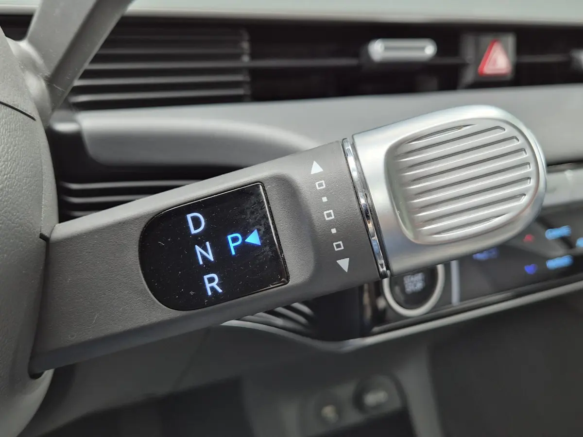 Connect 77.4 kWh / SOH 100% / Fabrieksgarantie tot 03-2028 / Dealer onderhouden / CCS snelladen / Warmtepomp / Trekgewicht 1600 kg / WLTP bereik 507 km bereik stad 507 km / Stuur- Stoel & Ac