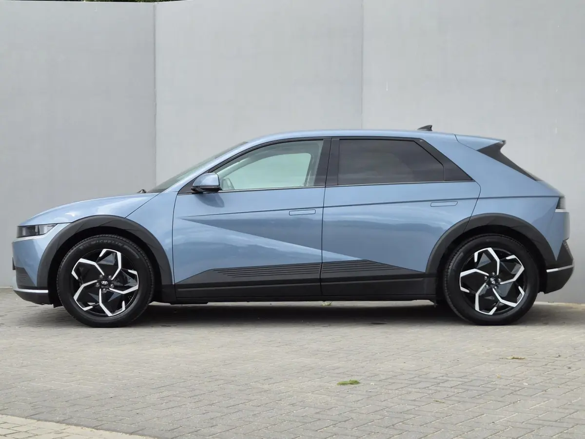 Connect 77.4 kWh / SOH 100% / Fabrieksgarantie tot 03-2028 / Dealer onderhouden / CCS snelladen / Warmtepomp / Trekgewicht 1600 kg / WLTP bereik 507 km bereik stad 507 km / Stuur- Stoel & Ac