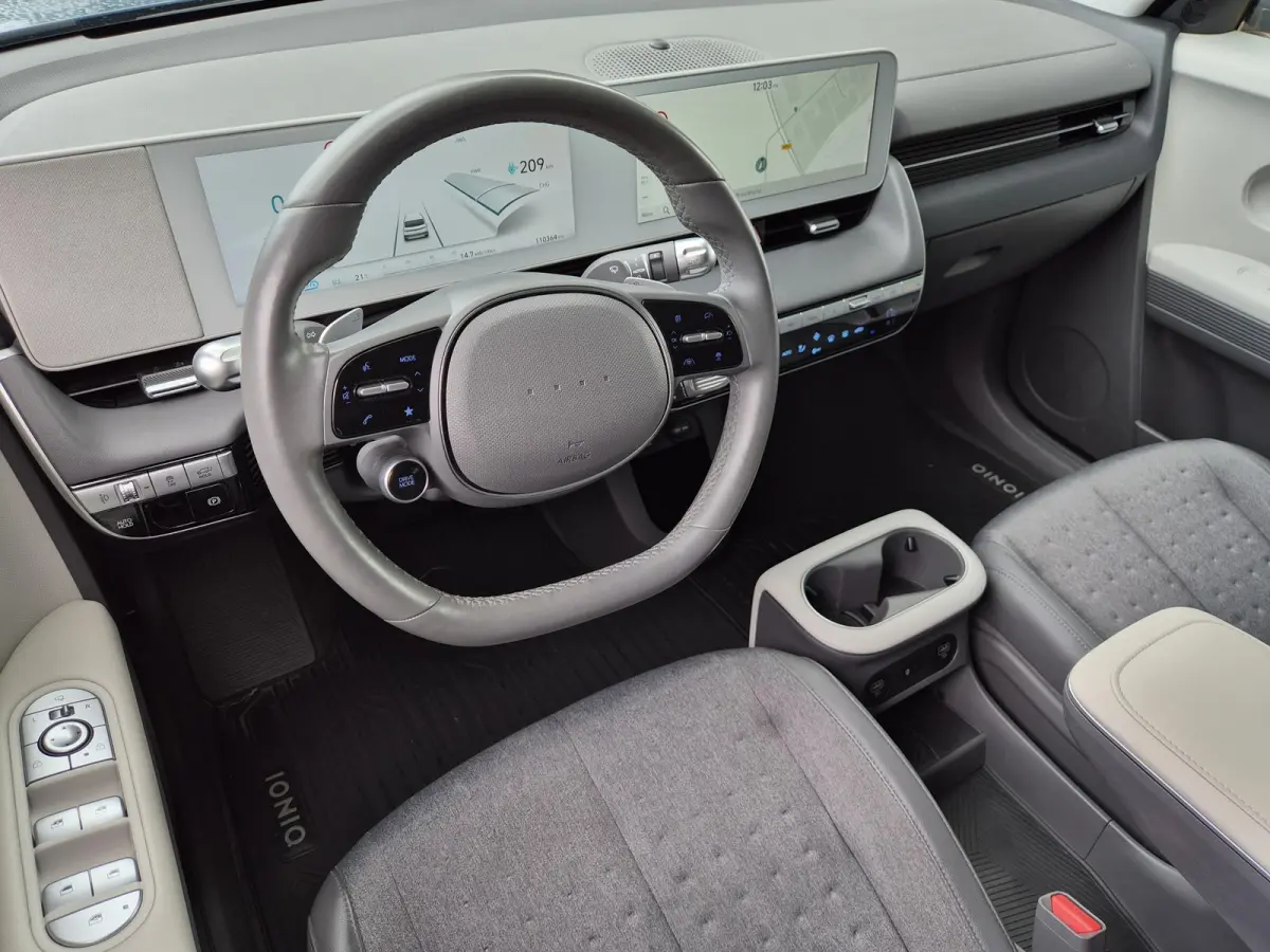 Connect 77.4 kWh / SOH 100% / Fabrieksgarantie tot 03-2028 / Dealer onderhouden / CCS snelladen / Warmtepomp / Trekgewicht 1600 kg / WLTP bereik 507 km bereik stad 507 km / Stuur- Stoel & Ac