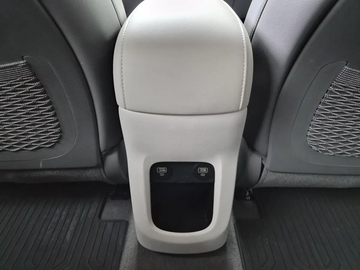 Connect 77.4 kWh / SOH 100% / Fabrieksgarantie tot 03-2028 / Dealer onderhouden / CCS snelladen / Warmtepomp / Trekgewicht 1600 kg / WLTP bereik 507 km bereik stad 507 km / Stuur- Stoel & Ac