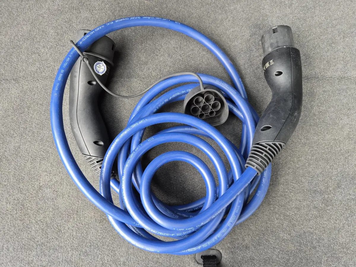 Connect 77.4 kWh / SOH 100% / Fabrieksgarantie tot 03-2028 / Dealer onderhouden / CCS snelladen / Warmtepomp / Trekgewicht 1600 kg / WLTP bereik 507 km bereik stad 507 km / Stuur- Stoel & Ac