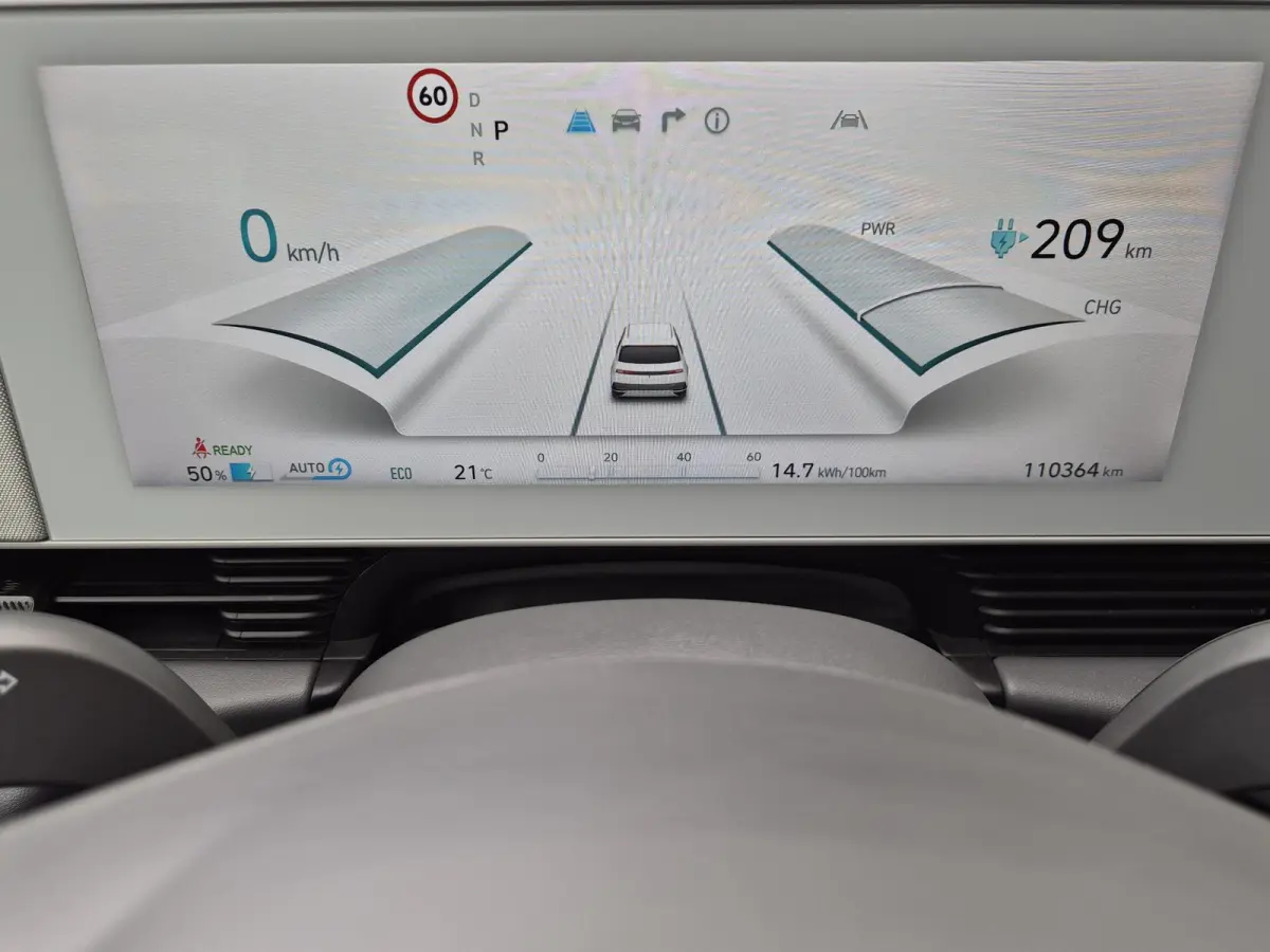Connect 77.4 kWh / SOH 100% / Fabrieksgarantie tot 03-2028 / Dealer onderhouden / CCS snelladen / Warmtepomp / Trekgewicht 1600 kg / WLTP bereik 507 km bereik stad 507 km / Stuur- Stoel & Ac
