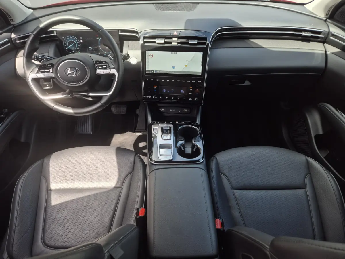 1.6 T-GDI PHEV Premium 4WD / Fabrieksgarantie tot 10-2027 / Dealer onderhouden / Trekgewicht 1350 kg / Elektrische achterklep / Rondomzicht camera / Stuur- Stoel & Achterbankverwarming / Ada