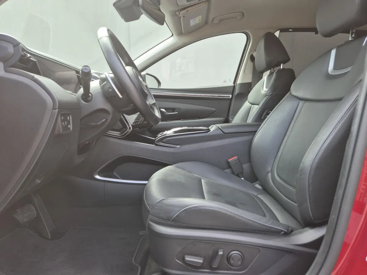 1.6 T-GDI PHEV Premium 4WD / Fabrieksgarantie tot 10-2027 / Dealer onderhouden / Trekgewicht 1350 kg / Elektrische achterklep / Rondomzicht camera / Stuur- Stoel & Achterbankverwarming / Ada