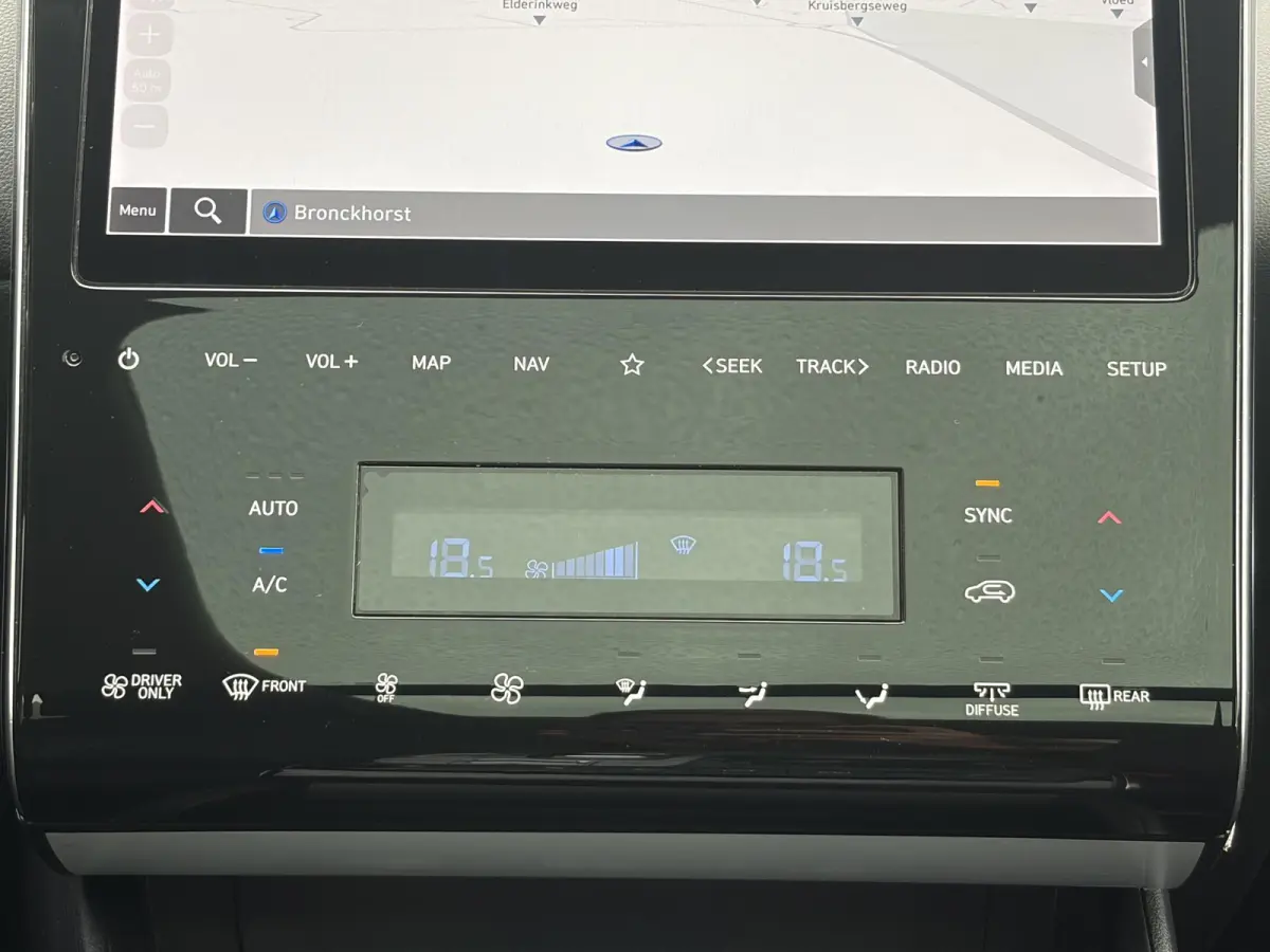 1.6 T-GDI PHEV Comfort Smart Sky 4WD / Dealer Onderhouden / SOH 100% / Panoramadak / Adaptief Cruise Control / Navigatie / Achteruitrijcamera / Apple Carplay & Android Auto / Stoel & Stuurve