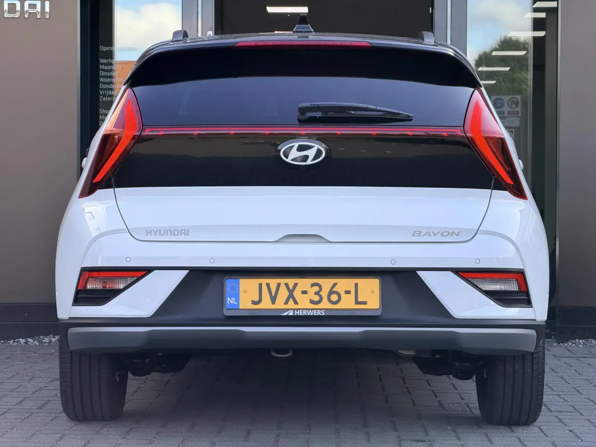 1.0 T-GDI Premium Automaat / Automaat / LED Verlichting / Stoel- & Stuurverwarming / Keyless / Climate Control / Adaptive Cruise Control / Navigatie / Achteruitrijcamera / Parkeersensoren Vo