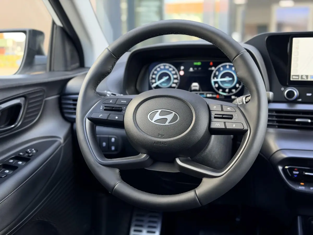 1.0 T-GDI Premium Automaat / Automaat / LED Verlichting / Stoel- & Stuurverwarming / Keyless / Climate Control / Adaptive Cruise Control / Navigatie / Achteruitrijcamera / Parkeersensoren Vo