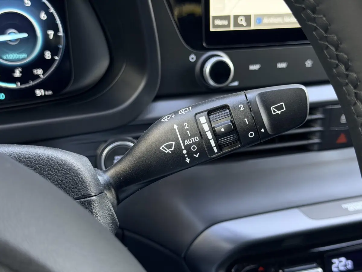1.0 T-GDI Premium Automaat / Automaat / LED Verlichting / Stoel- & Stuurverwarming / Keyless / Climate Control / Adaptive Cruise Control / Navigatie / Achteruitrijcamera / Parkeersensoren Vo