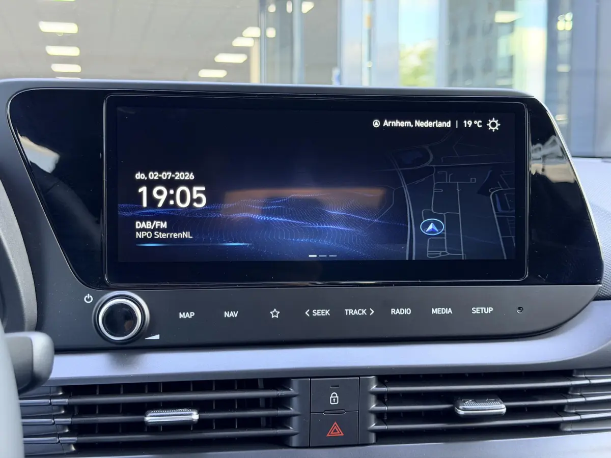 1.0 T-GDI Premium Automaat / Automaat / LED Verlichting / Stoel- & Stuurverwarming / Keyless / Climate Control / Adaptive Cruise Control / Navigatie / Achteruitrijcamera / Parkeersensoren Vo