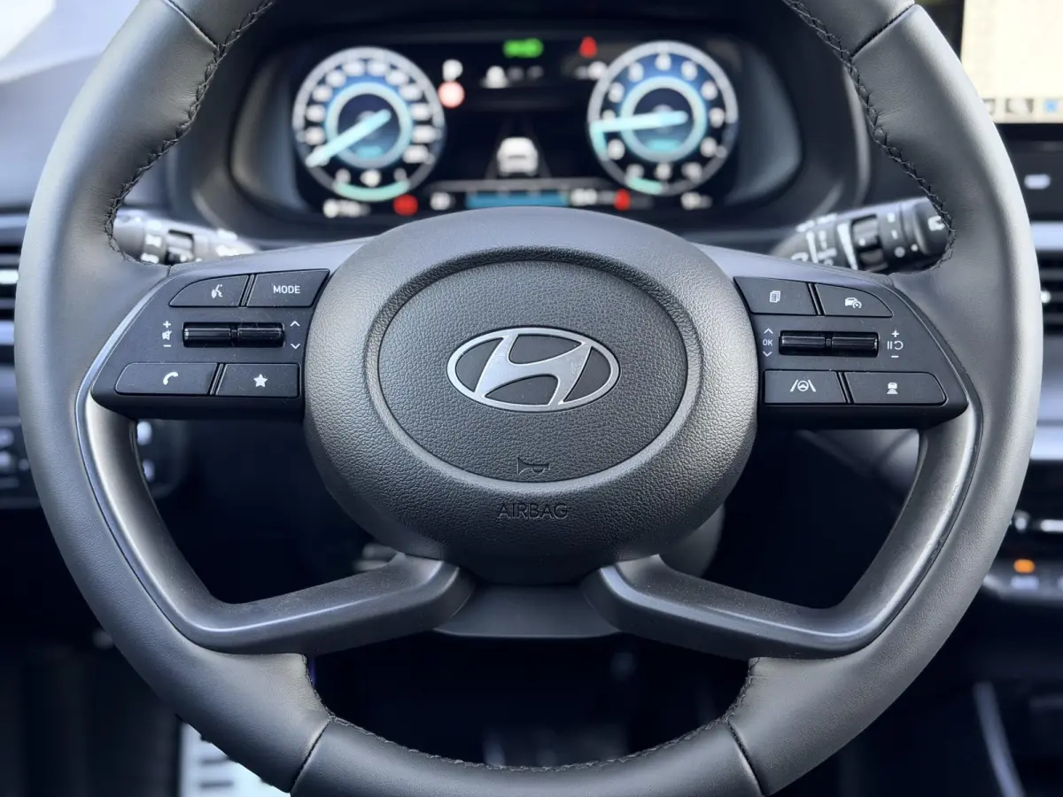 1.0 T-GDI Premium Automaat / Automaat / LED Verlichting / Stoel- & Stuurverwarming / Keyless / Climate Control / Adaptive Cruise Control / Navigatie / Achteruitrijcamera / Parkeersensoren Vo