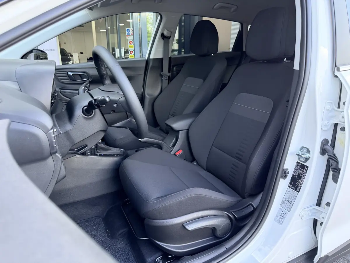 1.0 T-GDI Premium Automaat / Automaat / LED Verlichting / Stoel- & Stuurverwarming / Keyless / Climate Control / Adaptive Cruise Control / Navigatie / Achteruitrijcamera / Parkeersensoren Vo