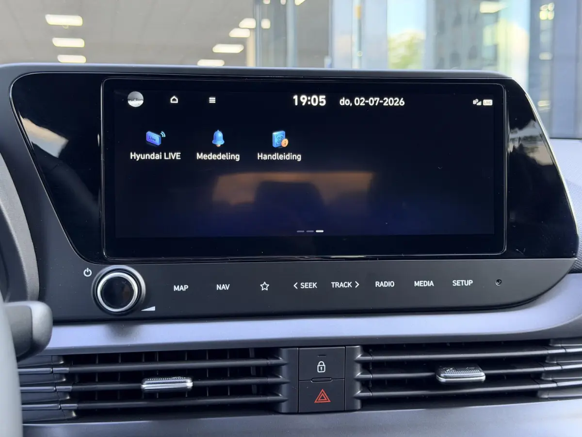 1.0 T-GDI Premium Automaat / Automaat / LED Verlichting / Stoel- & Stuurverwarming / Keyless / Climate Control / Adaptive Cruise Control / Navigatie / Achteruitrijcamera / Parkeersensoren Vo