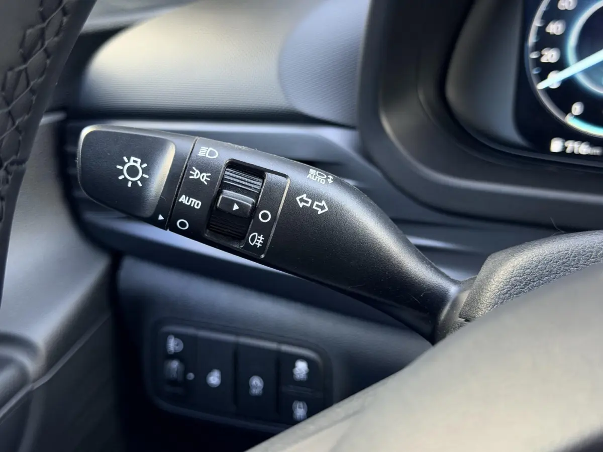 1.0 T-GDI Premium Automaat / Automaat / LED Verlichting / Stoel- & Stuurverwarming / Keyless / Climate Control / Adaptive Cruise Control / Navigatie / Achteruitrijcamera / Parkeersensoren Vo