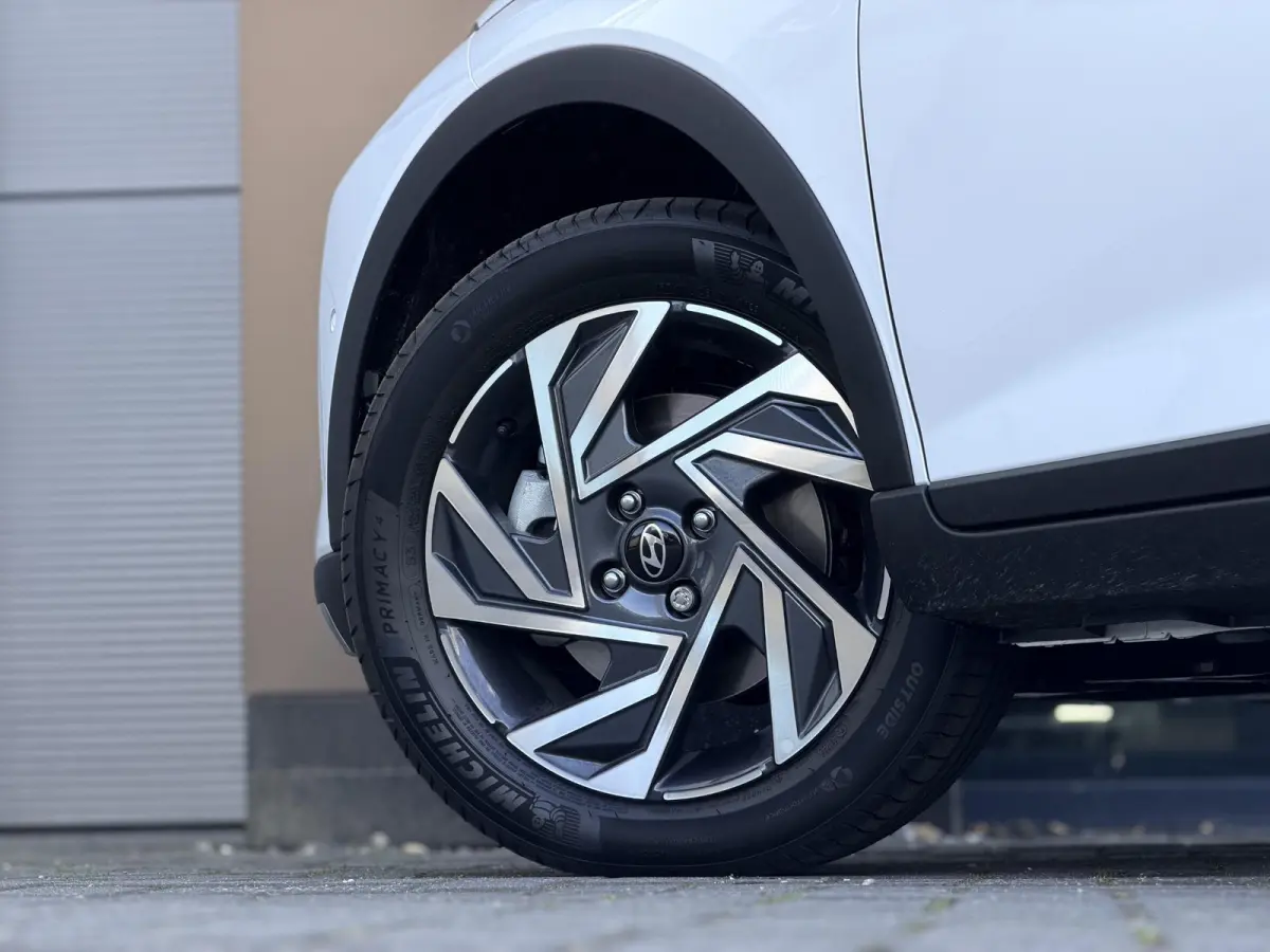 1.0 T-GDI Premium Automaat / Automaat / LED Verlichting / Stoel- & Stuurverwarming / Keyless / Climate Control / Adaptive Cruise Control / Navigatie / Achteruitrijcamera / Parkeersensoren Vo